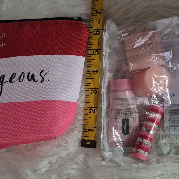 Clinique X Kate Spade Cosmetic Collection - Picture 4 of 12